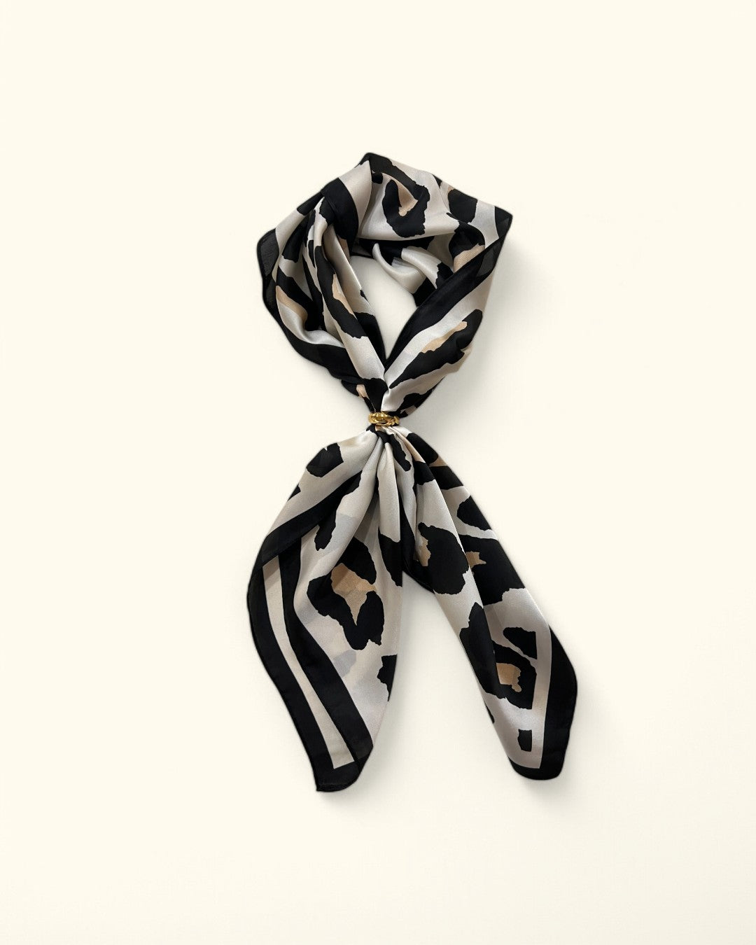 PAÑUELO ESTAMPADO LEOPARDO CLARO